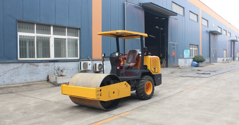 怎样操作座驾式压路机才准确？？？？？