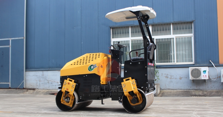 小型压路机路面施工打滑怎么办？？